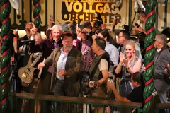 Vollgas Orchester mit Arnold Schwarzenegger