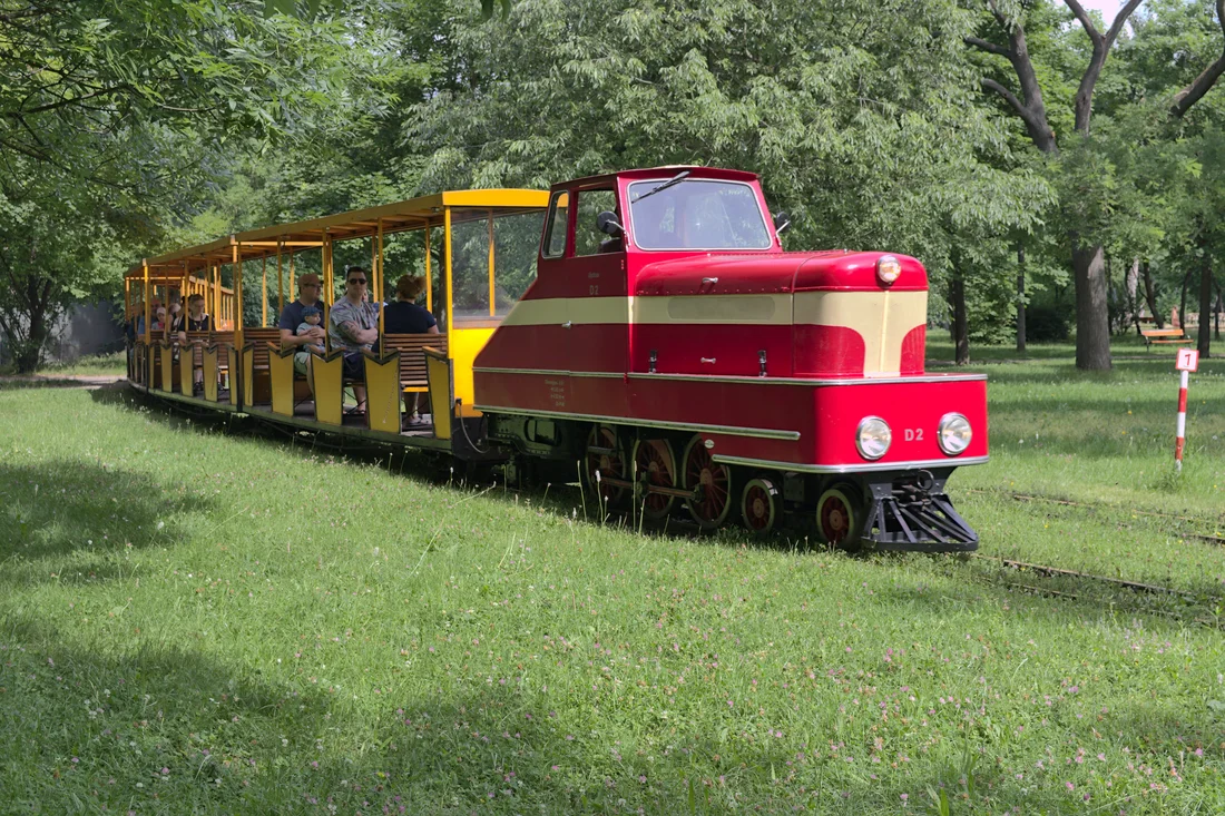 Diesellokomotive D 2 der Liliputbahn im Wiener Prater an der Waldsteingartenstraße.