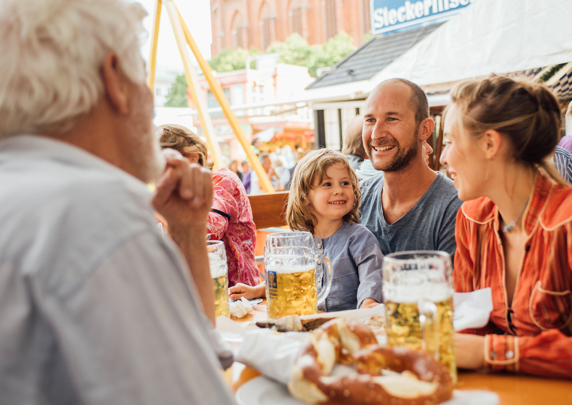 Familie auf der Auer Dult 